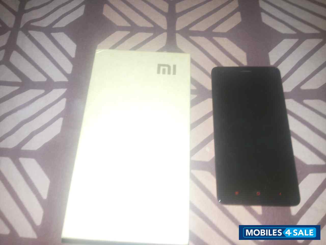 White Xiaomi Redmi 2