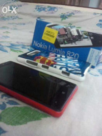 Red Nokia Lumia 820