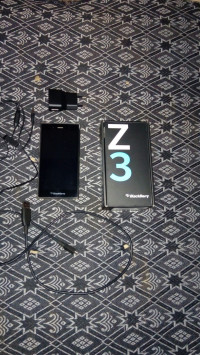 Black BlackBerry Z3
