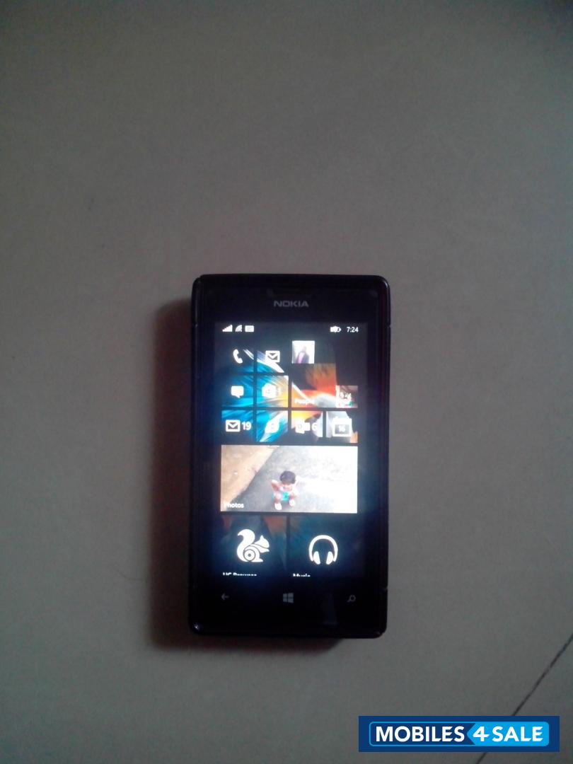 Black Nokia Lumia 520