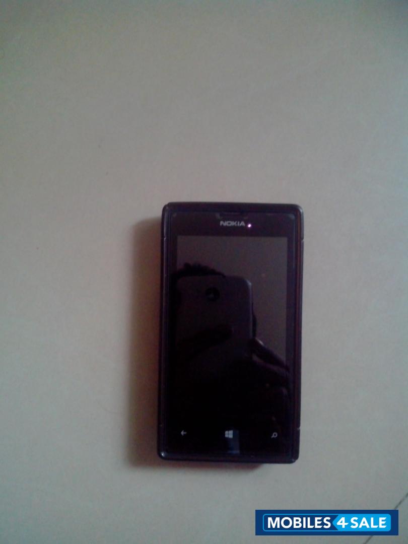 Black Nokia Lumia 520