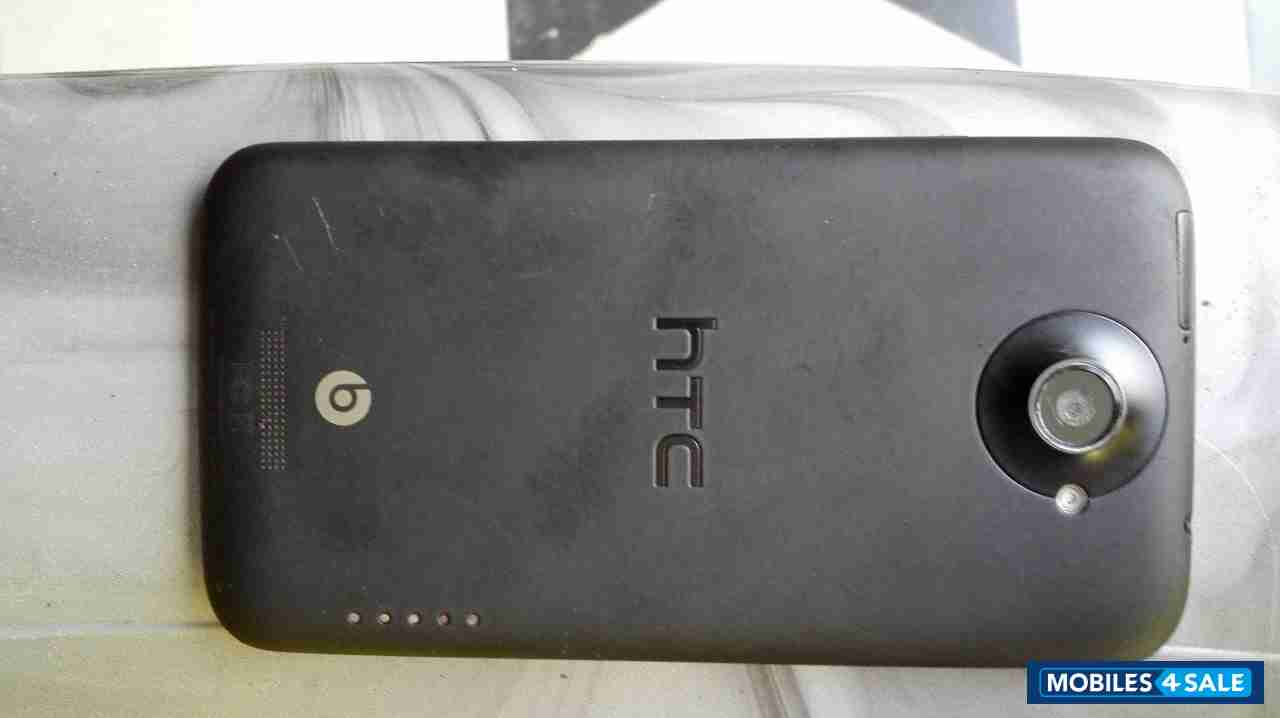 Black HTC One X Plus