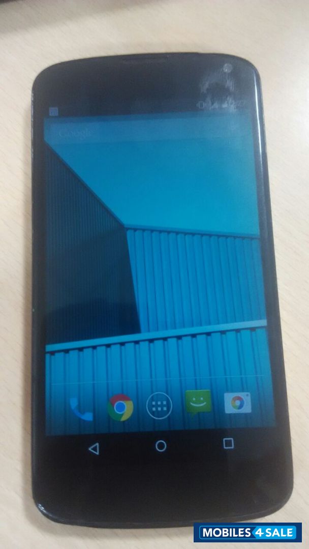 Black And White LG Nexus 4