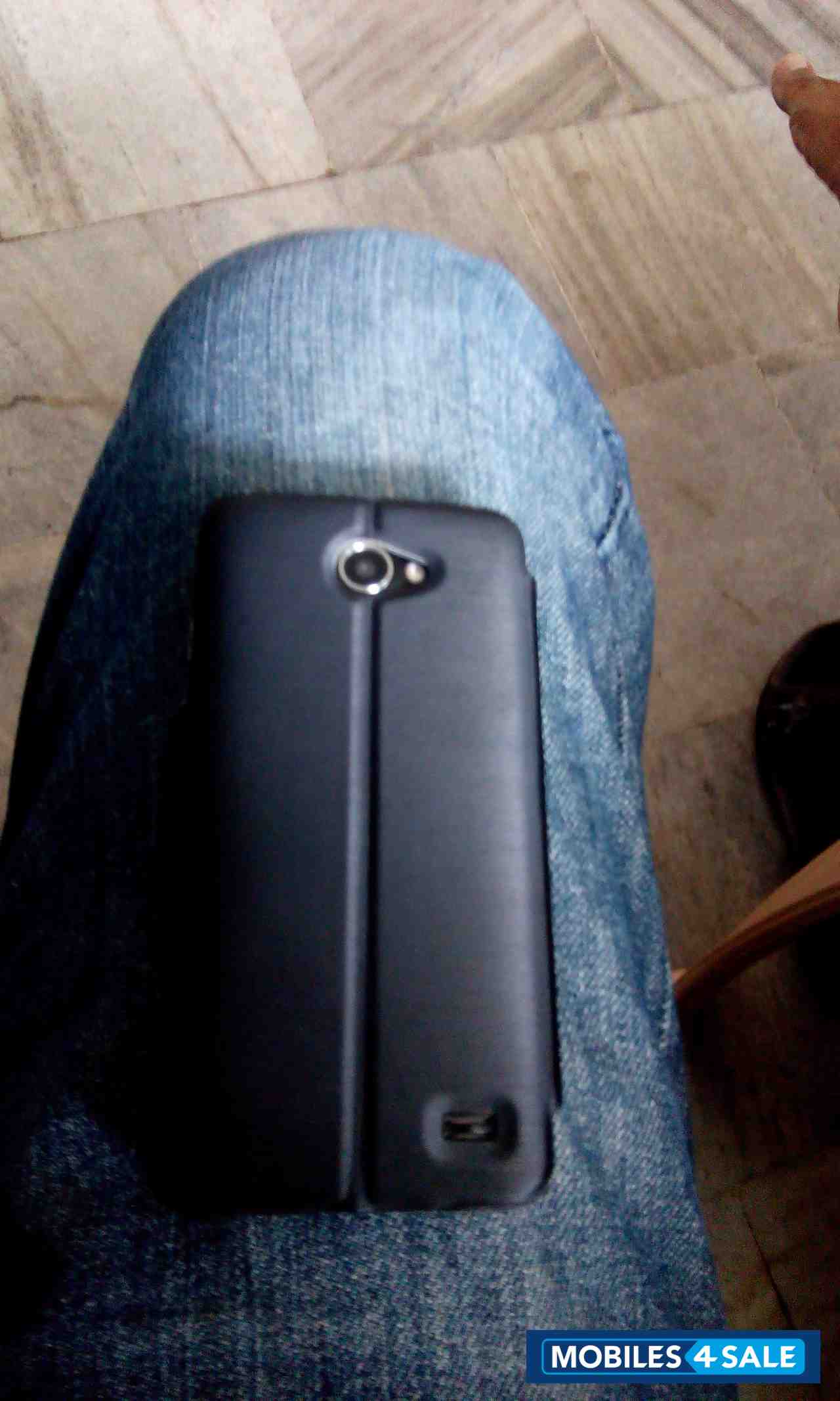 Black Karbonn Titanium