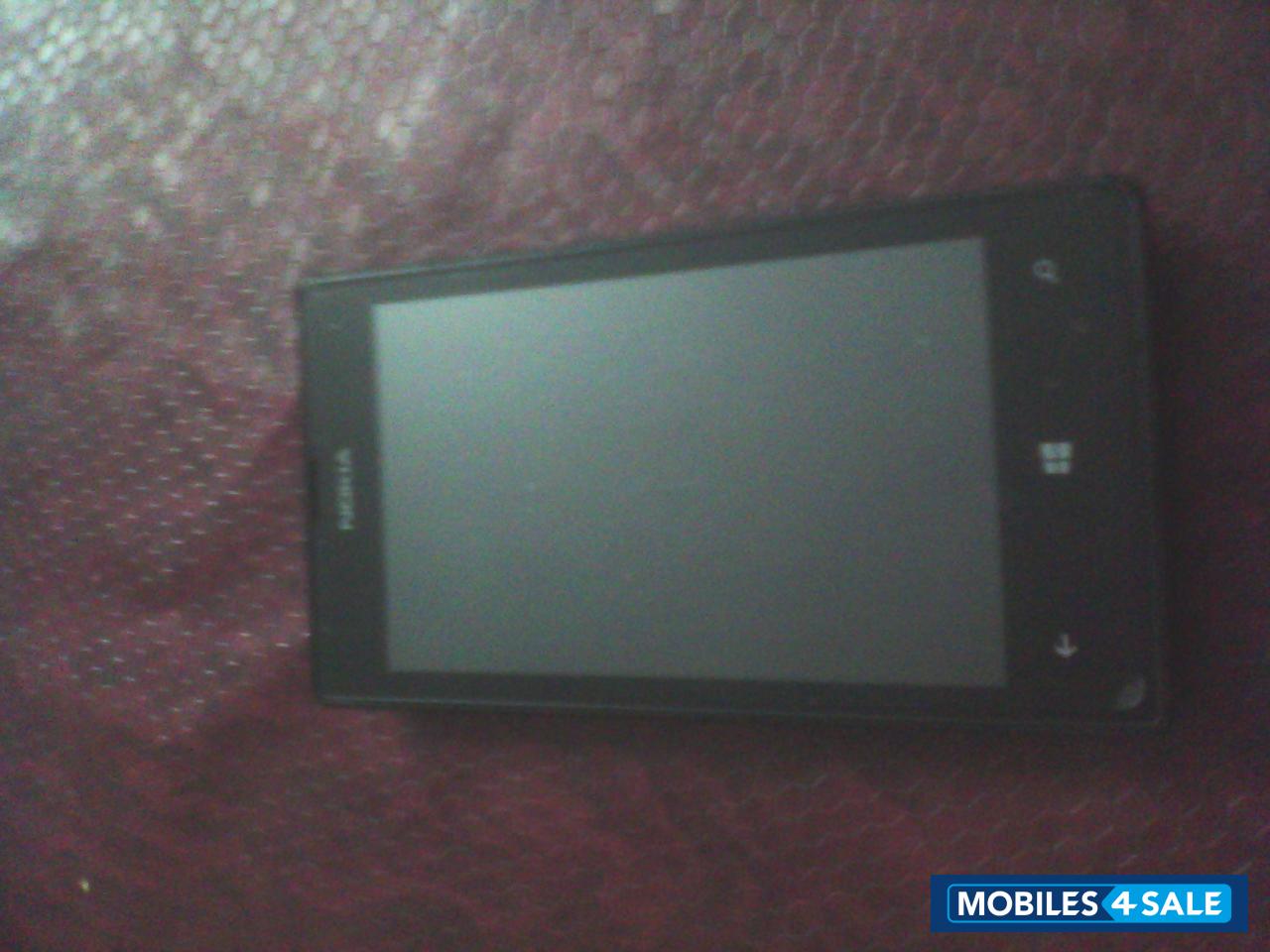 Black Nokia Lumia 520