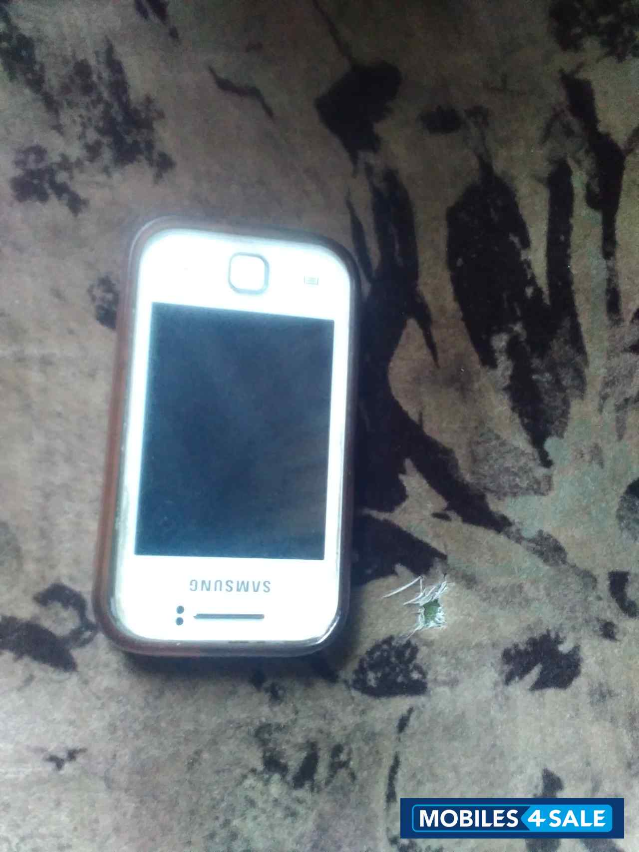 White Samsung Galaxy Y