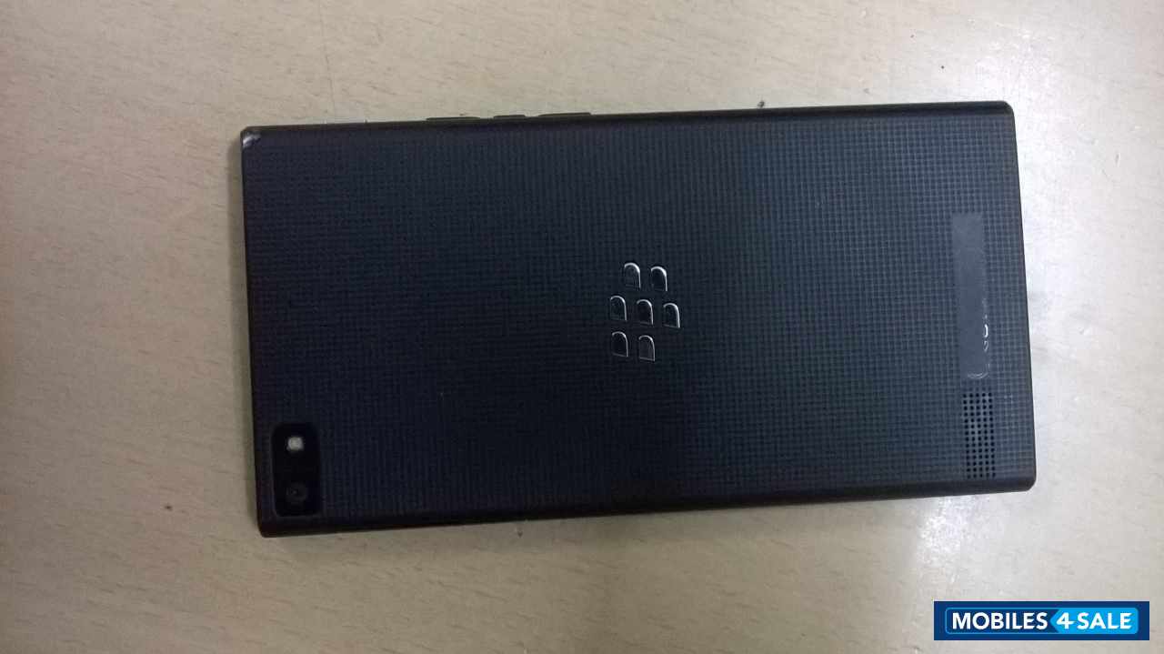 Black BlackBerry Z3