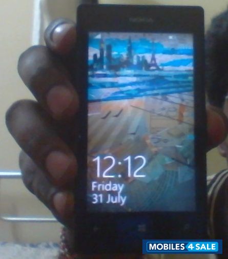 Black Nokia Lumia 520