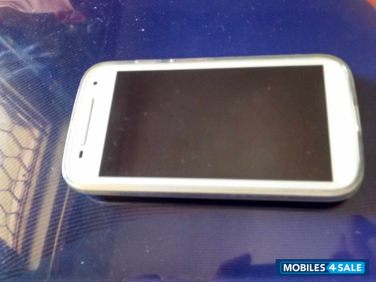 White Motorola MOTO E Gen 2