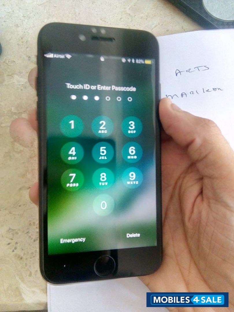 Jet Black Apple iPhone 7