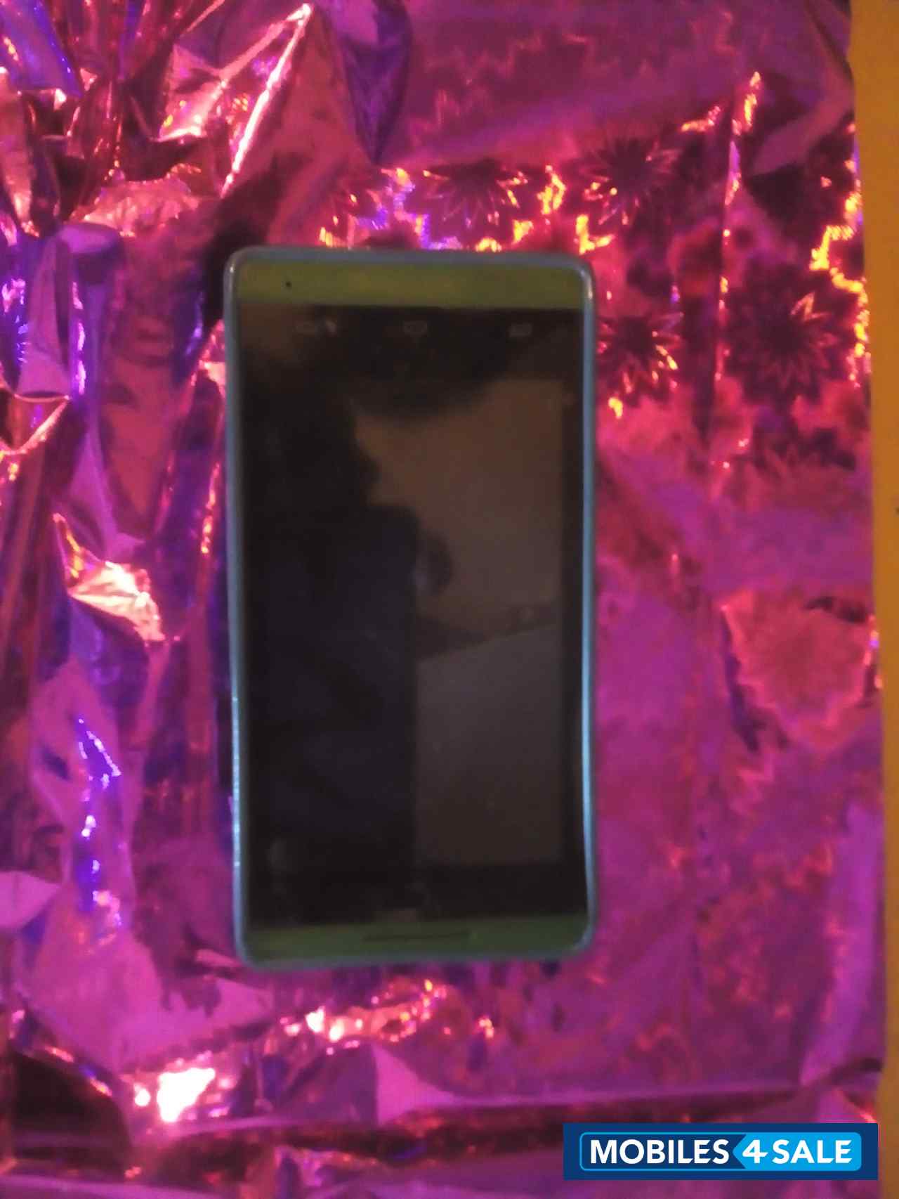 Green Xolo Q500s IPS