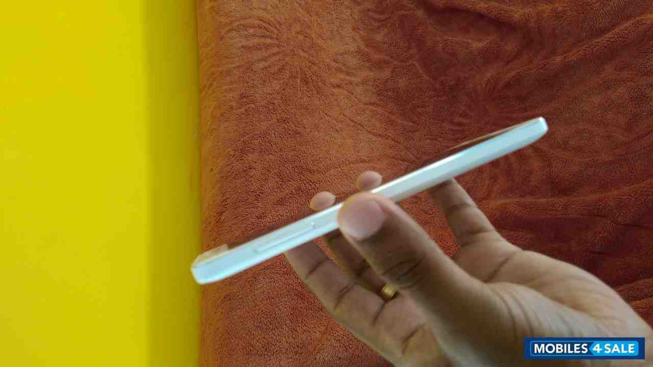 White Samsung Galaxy Note Edge