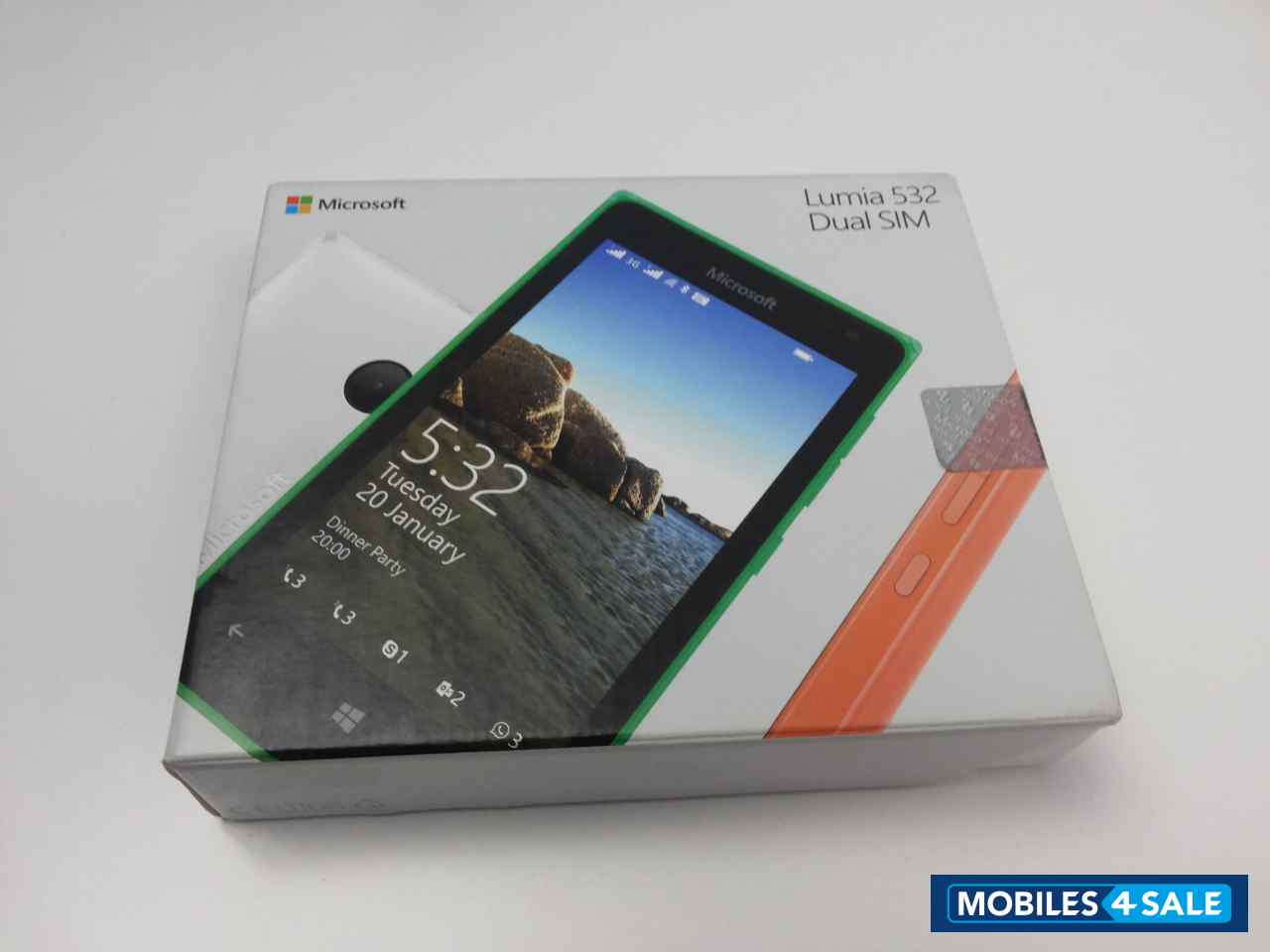 Green Microsoft Lumia 532