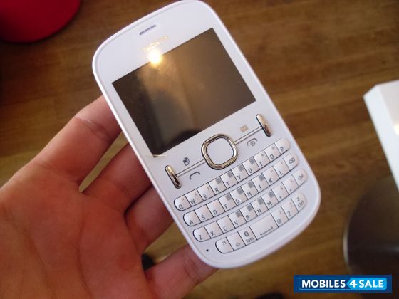 White Nokia Asha 200