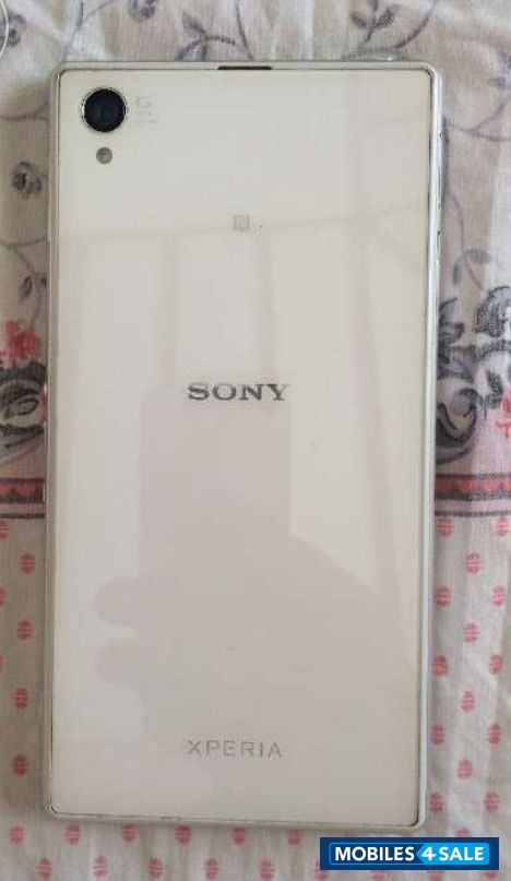 White Sony Xperia Z1
