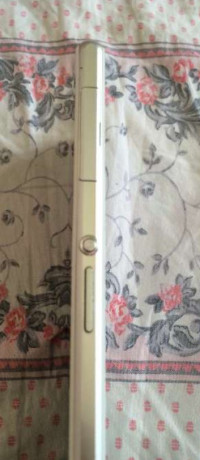 White Sony Xperia Z1