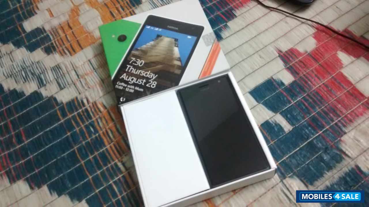 White Nokia Lumia 730
