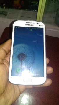 White Samsung Galaxy Grand GT-I9082