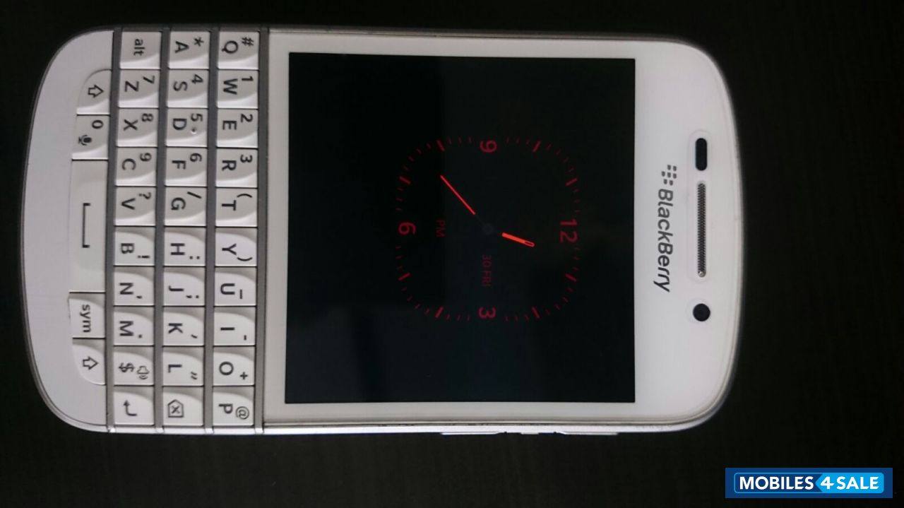 White BlackBerry Q10