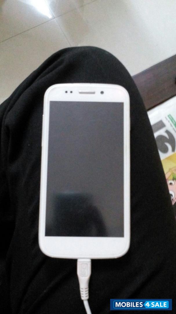White Micromax Canvas 4 A210