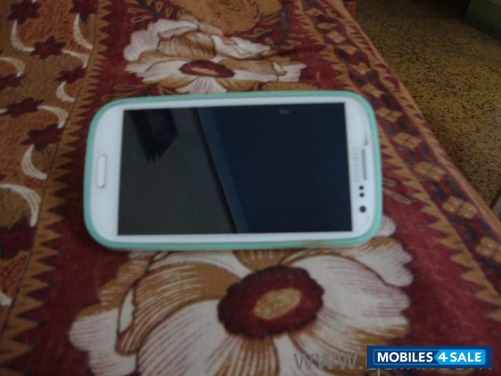White Samsung Galaxy S3