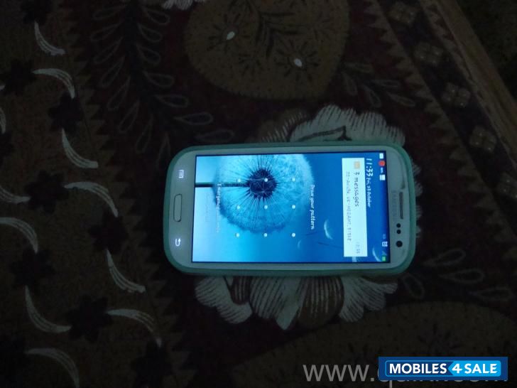 White Samsung Galaxy S3