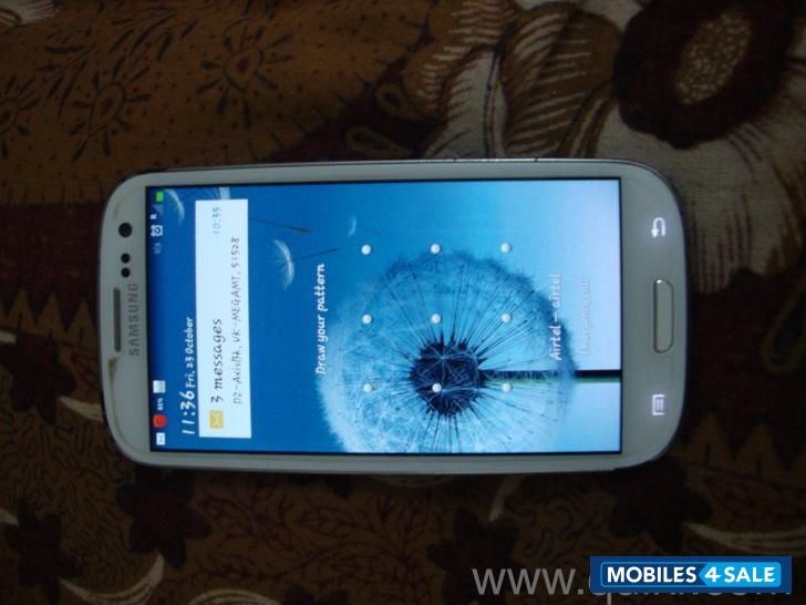 White Samsung Galaxy S3