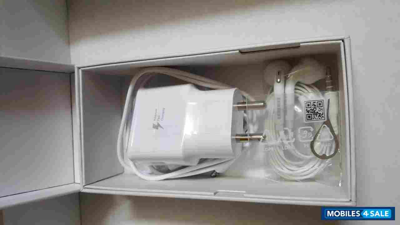 Gold Samsung Galaxy S6