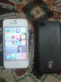 White Apple iPhone 4S