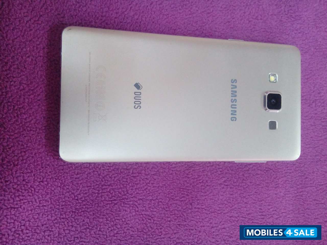Gold Samsung Galaxy A7
