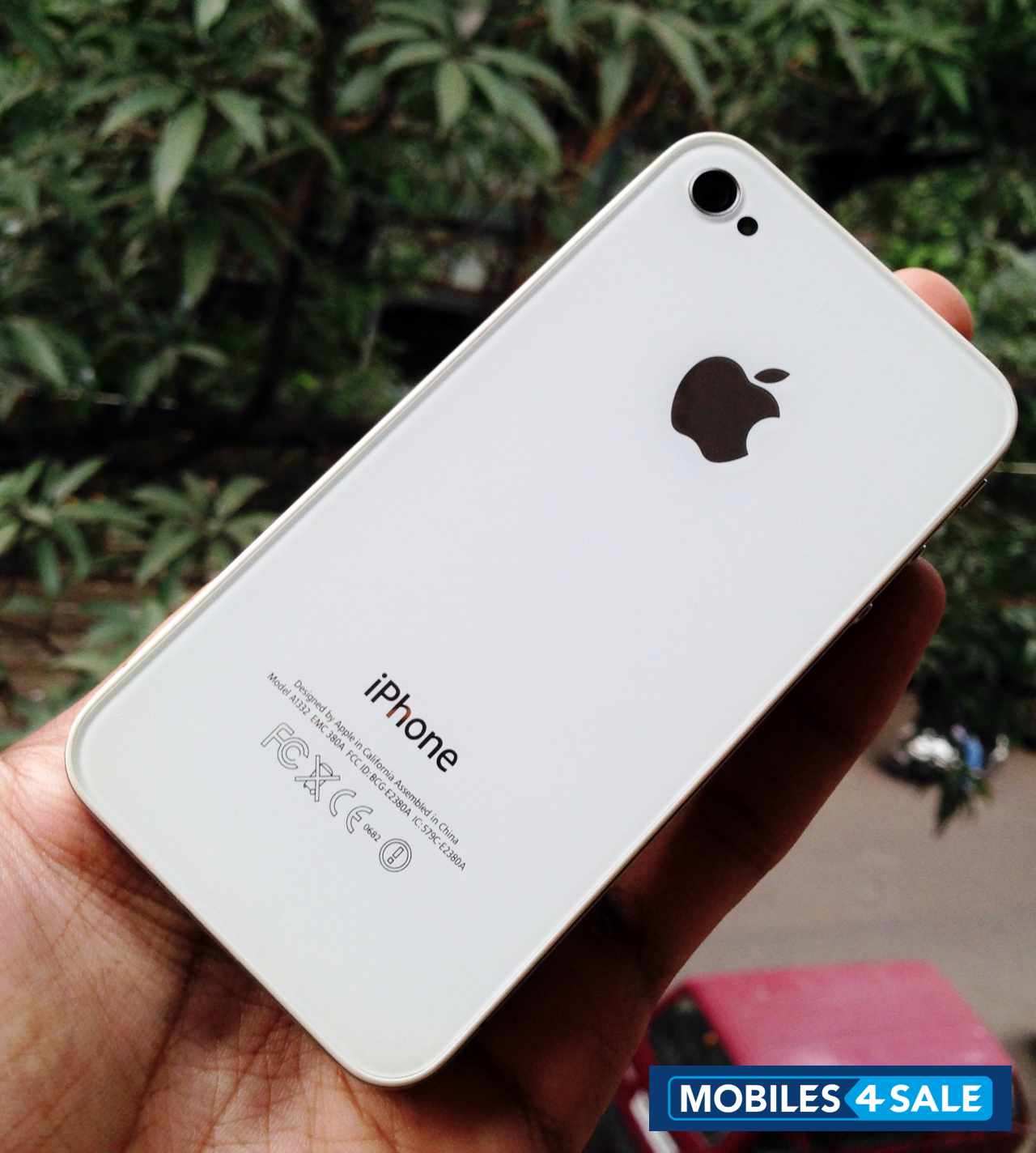 White Apple iPhone 4