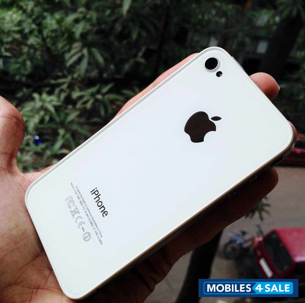 White Apple iPhone 4