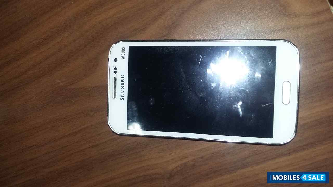 White Samsung Galaxy Grand Quarttro