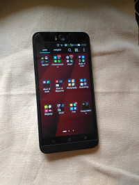 White Asus Zenfone Selfie