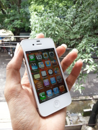White Apple iPhone 4S