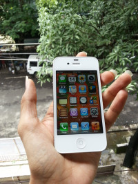 White Apple iPhone 4S