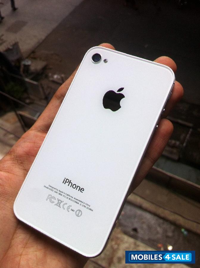 White Apple iPhone 4S