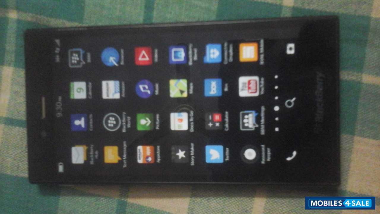 Black BlackBerry Z3