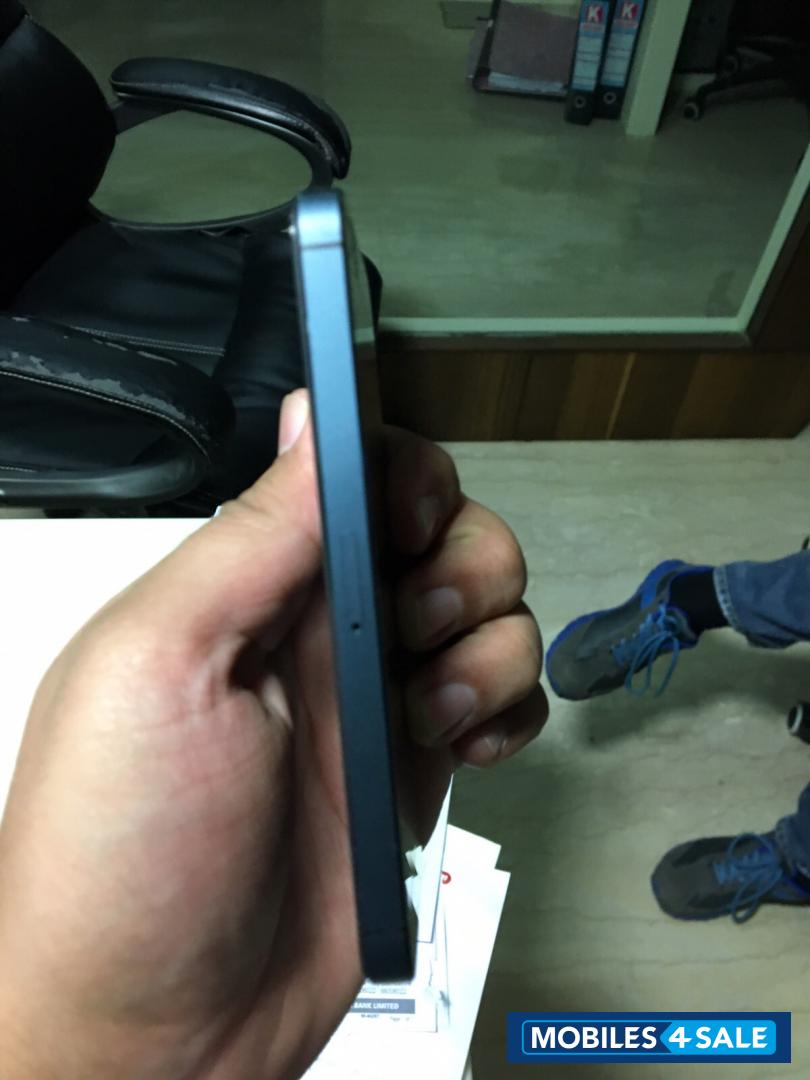 Black Apple iPhone 5