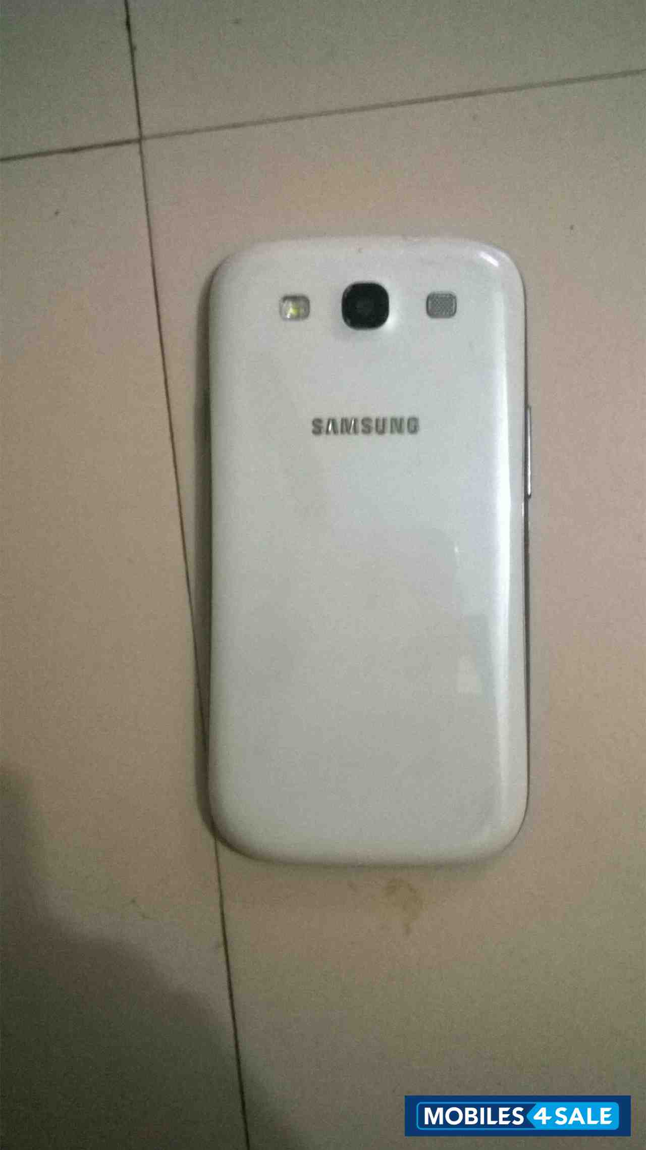 White Samsung Galaxy S3
