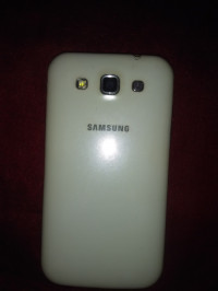White Samsung Galaxy Grand Quarttro