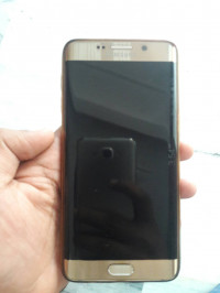 Gold Samsung Galaxy S6 Edge Plus