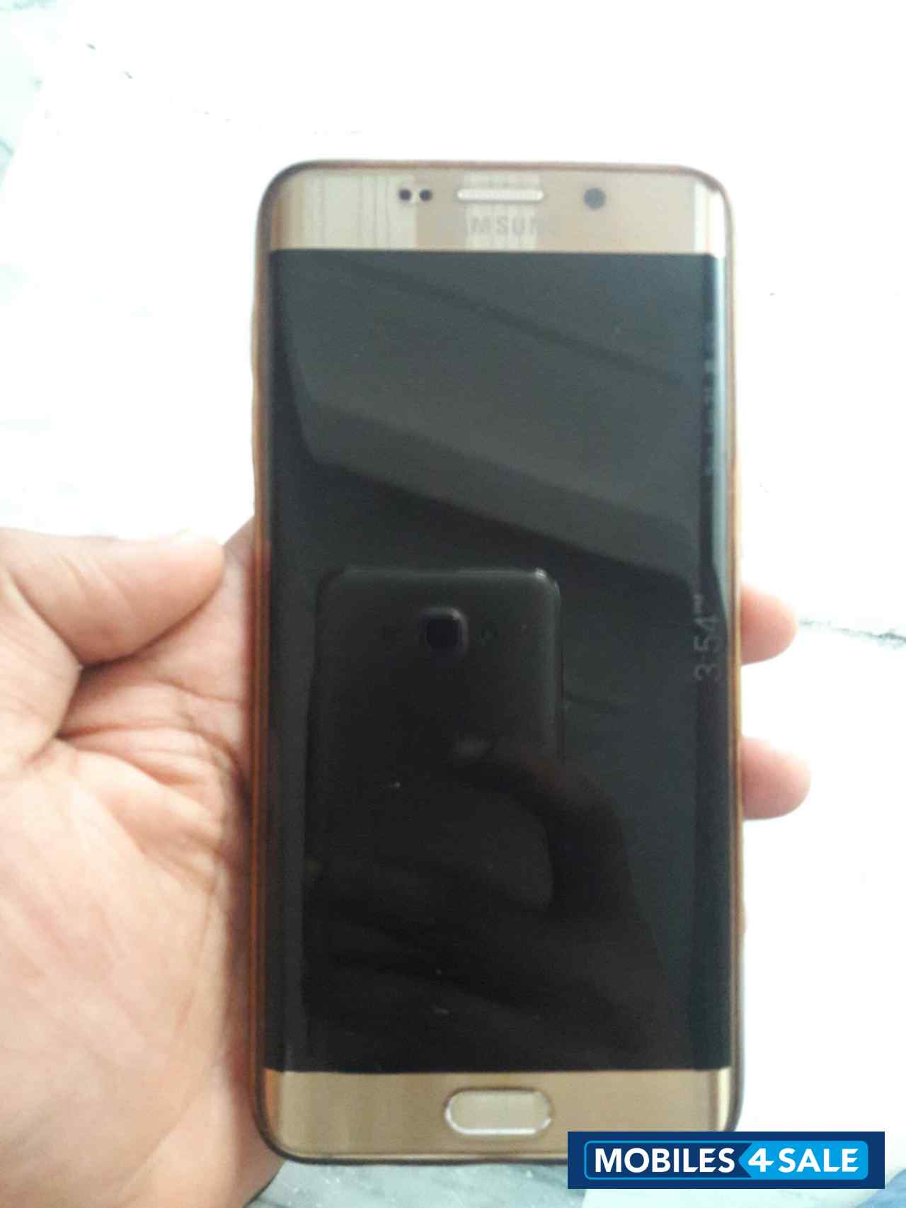 Gold Samsung Galaxy S6 Edge Plus