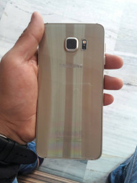 Gold Samsung Galaxy S6 Edge Plus