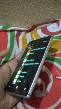 White Nokia Lumia 925