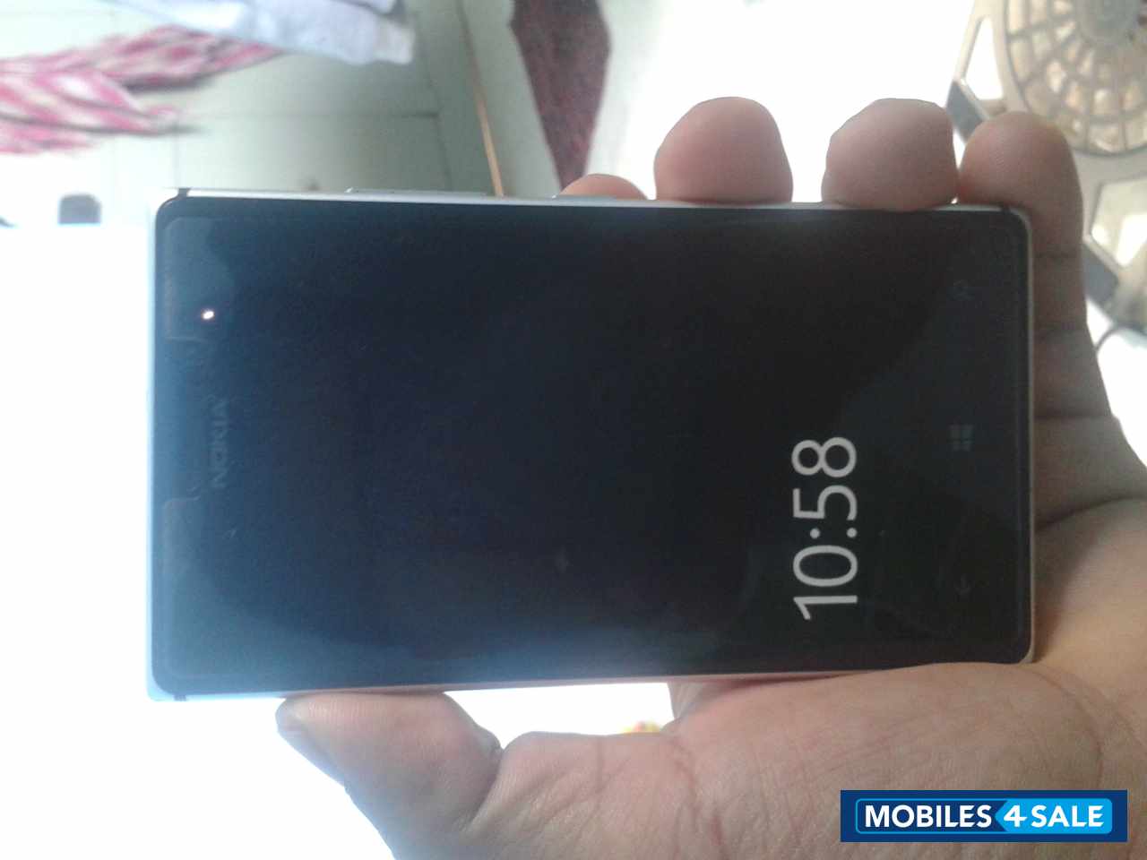 Silver Nokia Lumia 925