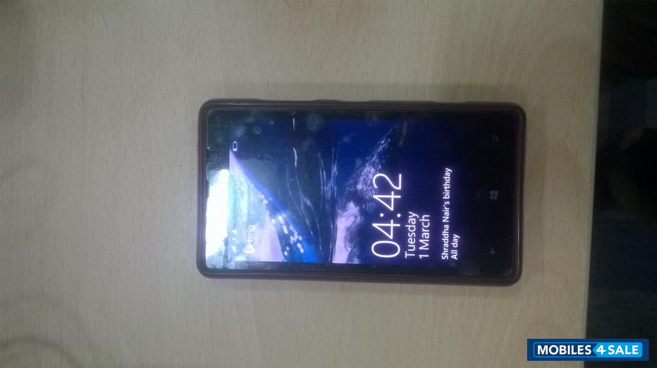 Black Nokia Lumia 820