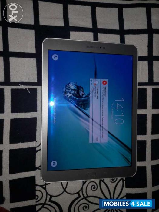 Golden Samsung 4G LTE Smartphone