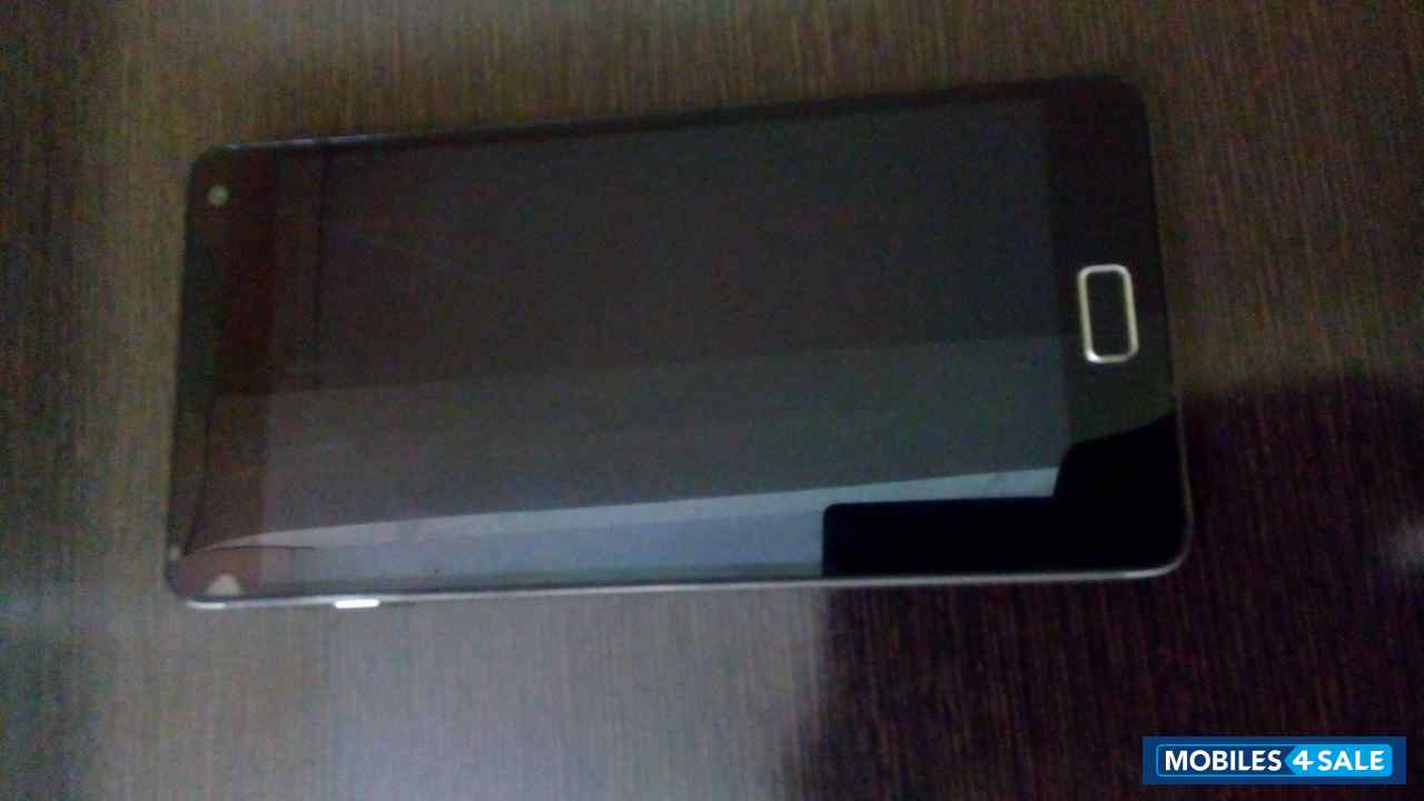 Silver Lenovo Vibe P1