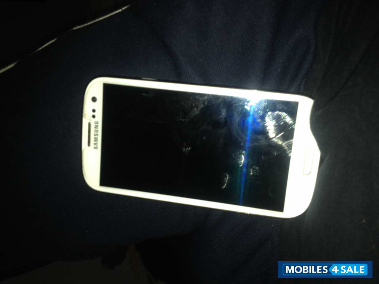 White Samsung  Samsung Galaxy s3 i9300 v 4.1.1